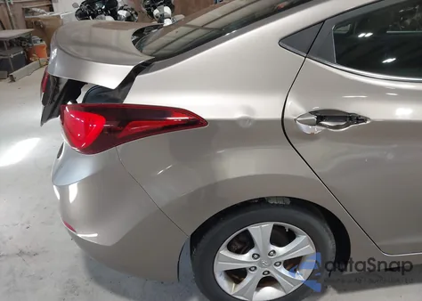 2016 Hyundai Elantra Value Edition z USA, uszkodzony, nr VIN 5NPDH4AE4GH772199